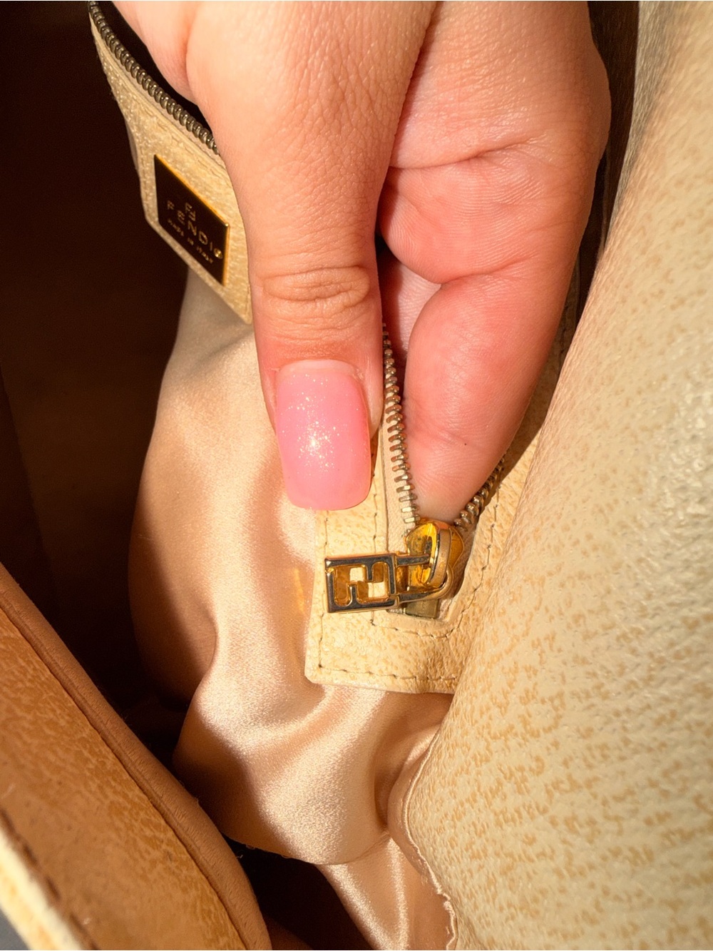 AUTHENTIC RARE FENDI CALFSKIN MAMMA FOREVER BAGUETTE CREAM - Picture 11 of 17